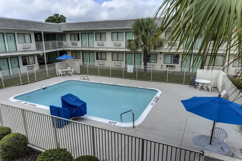 Rodeway Inn & Suites Lake Charles Exterior photo