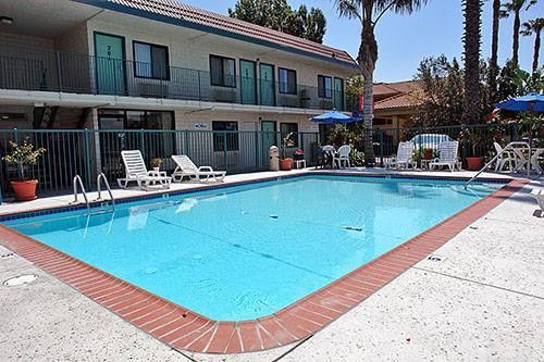 Rodeway Inn & Suites Lake Charles Exterior photo