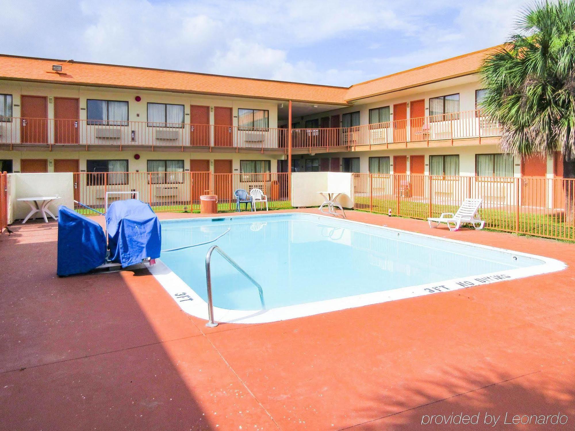 Rodeway Inn & Suites Lake Charles Exterior photo