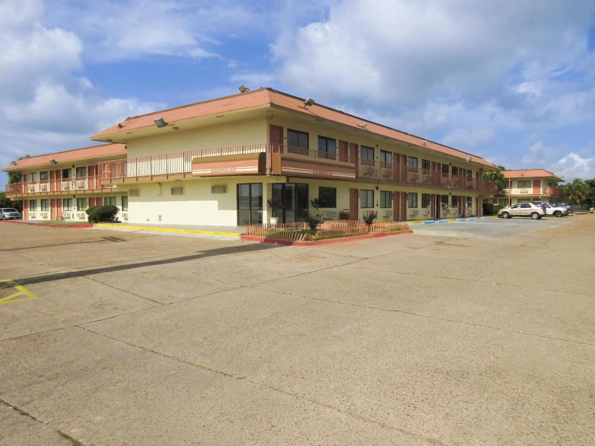 Rodeway Inn & Suites Lake Charles Exterior photo