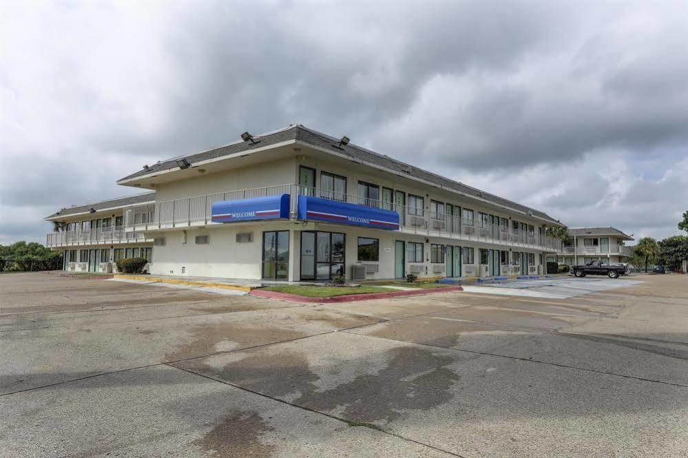 Rodeway Inn & Suites Lake Charles Exterior photo